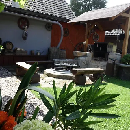 Pod Lipou Inn *